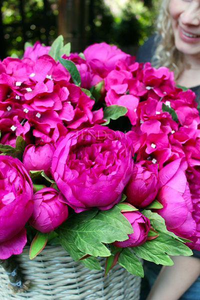 bardzo bogaty kosz z ciemnoróżowymi hortensjami i peoniami Provance,  wys.55cm 