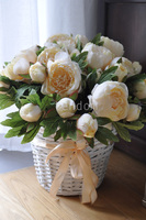 bogaty kosz z kremowymi piwoniami Provance, 50x50cm  