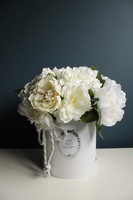 kompozycja kwiatowa / bukiet / Flowerbox Samantha wys.35cm