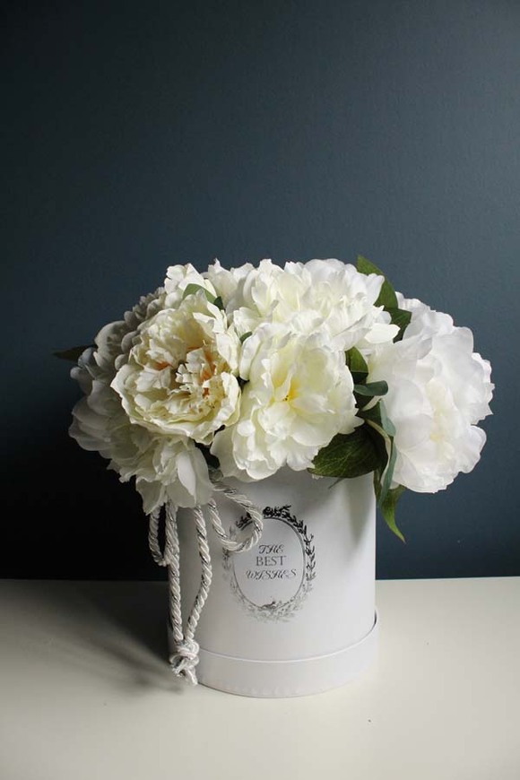 kompozycja kwiatowa / bukiet / Flowerbox Samantha wys.35cm