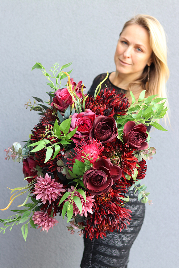 Astry Bordo, kompozycja kwiatowa nagrobna, wym.50x55x40cm