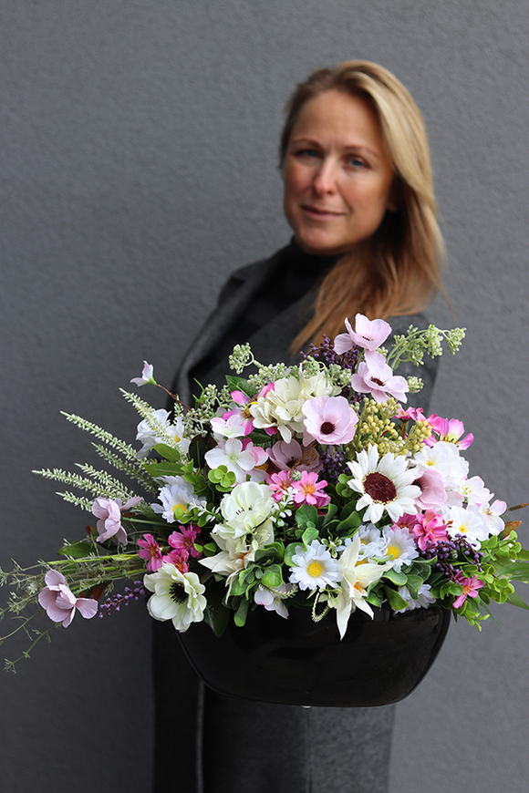 kompozycja kwiatowa / bukiet w ceramicznym naczyniu, Piękna Łąka, wys.40x50x28cm