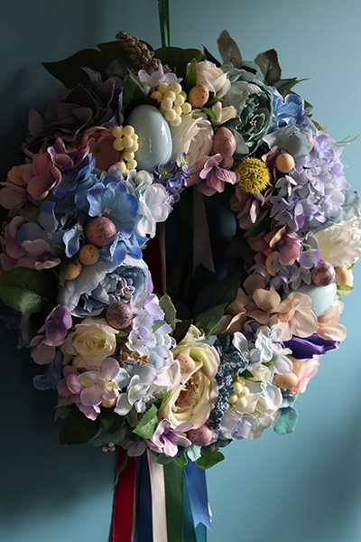 Błękitna Poświata, wianek na drzwi z kolorowymi wstążkami, śr.40cm