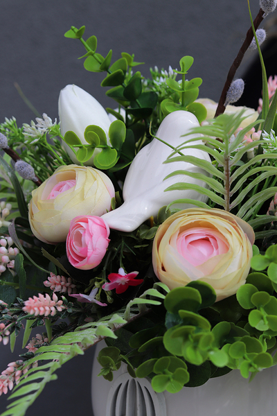 elegancka wiosenna kompozycja z klatką, Millea, wys.30cm