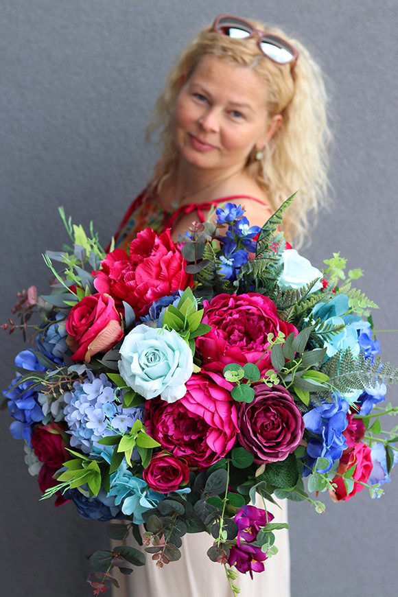 Janina Pink&Blue, kompozycja kwiatowa nagrobna wys.35,śr.50cm