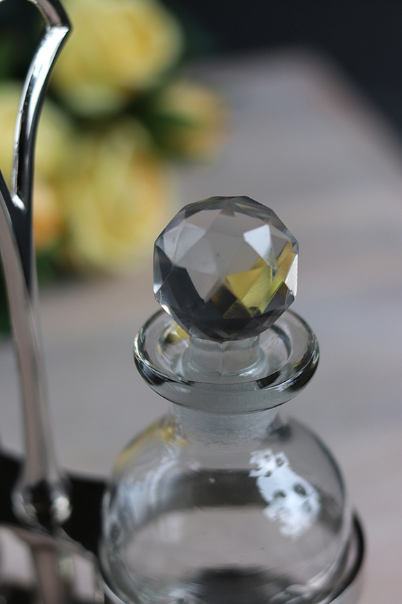 atrakcyjny zestaw Oliwa & Ocet na stojaku, / Przyprawniki, wym.11x15x6cm