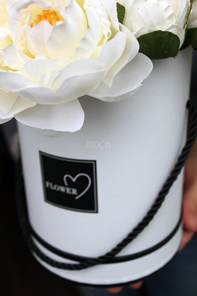 kompozycja kwiatowa / bukiet flowerbox Biała Peonia wys.27cm