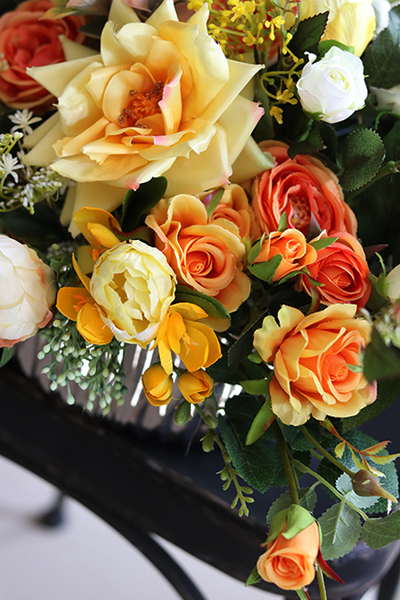 Irmina, bogata wiosenna kompozycja w srebrnej misie, wym.30x50cm