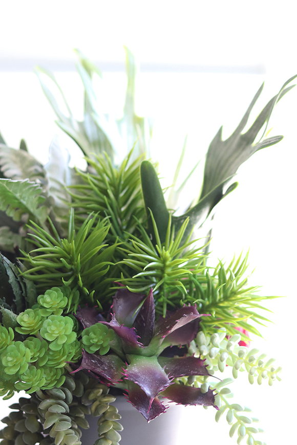 Grey New, kompozycja sukulenty w szarym naczyniu, wys.40cm