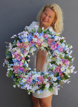 atrakcyjny wielki kwiatowy wianek, Georgetta, śr.63cm