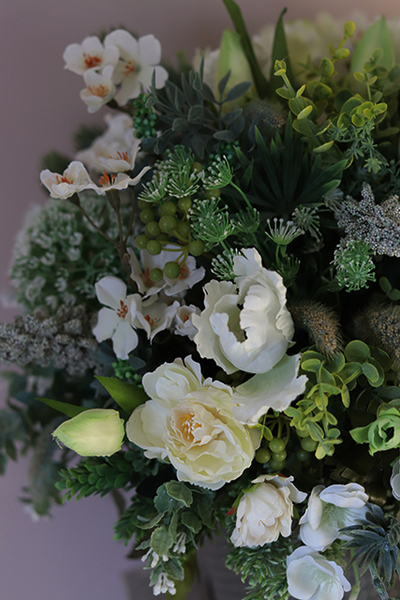 Bluena, wiosenna kompozycja kwiatowa w box'ie, wys.40cm