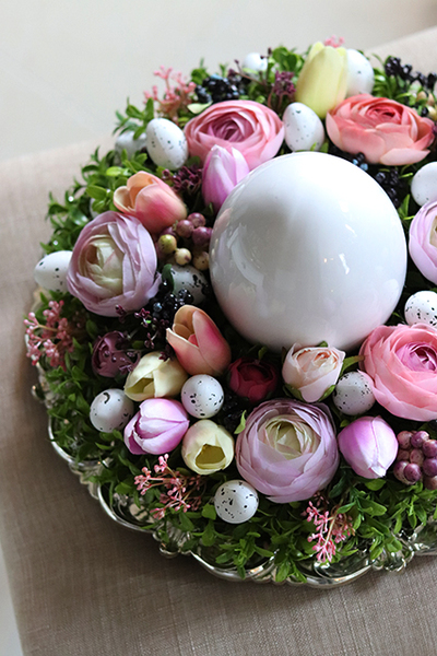 dekoracyjny stroik Wesoła Wielkanoc na talerzu z jajem, śr.32cm 