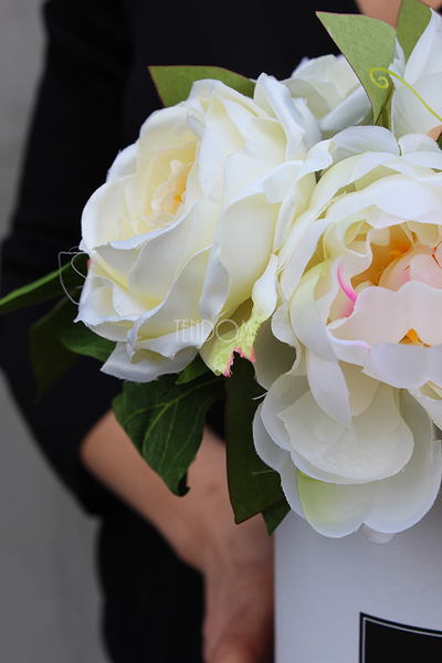 kompozycja kwiatowa / bukiet Flowerbox Biała Peonia 2, wys.27cm