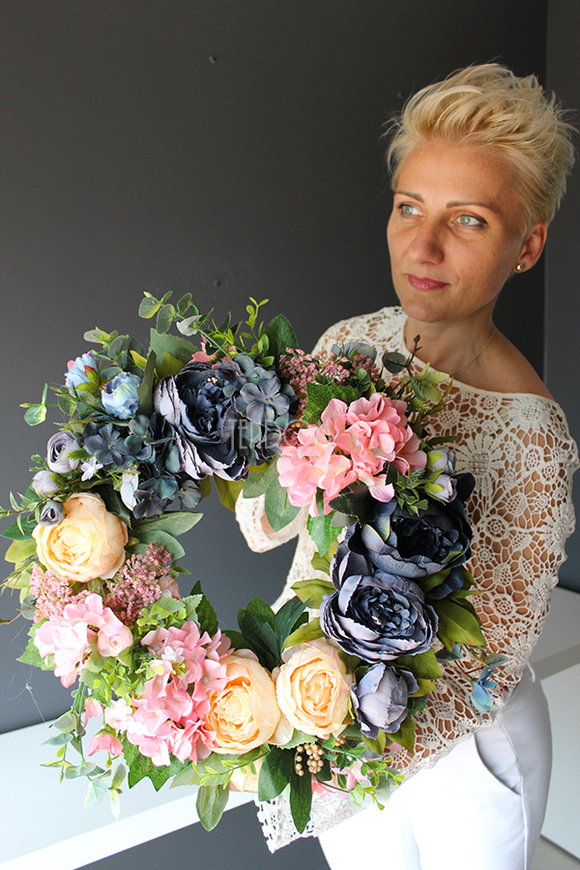 Caryca Katarzyna Kolory, efektowny wianek na drzwi, śr.43cm 