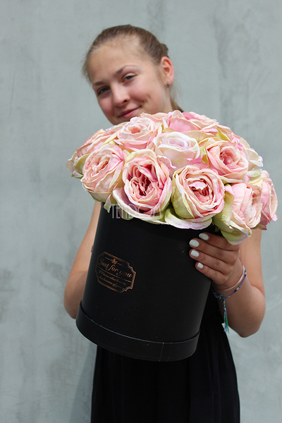 Benita, kompozycja kwiatowa / bukiet / Flowerbox, wys.38cm