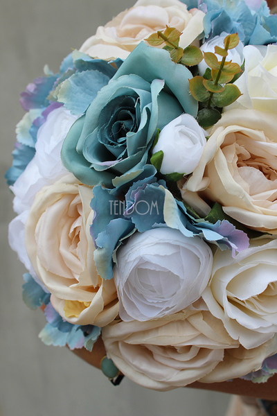 Sarmacja kompozycja kwiatowa w lustrzanym naczyniu/ bukiet wys.28cm