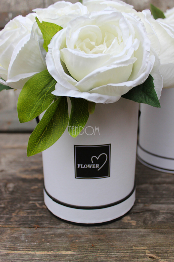 kompozycja kwiatowa / bukiet Flowerbox biała peonia 3, wys.27cm