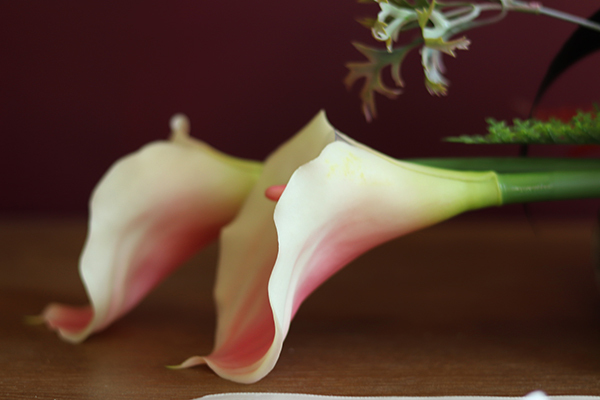 dekoracja nagrobna Kalla z ceramicznym zniczem / lampionem, dł.80cm, śr.28cm