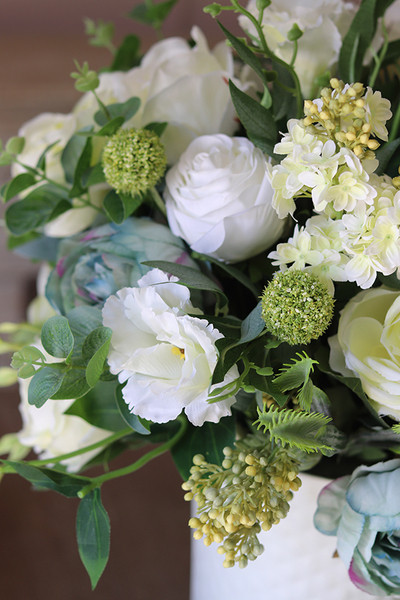 Blue Spring, elegancka kompozycja w metalowym wazonie, wys.58cm 