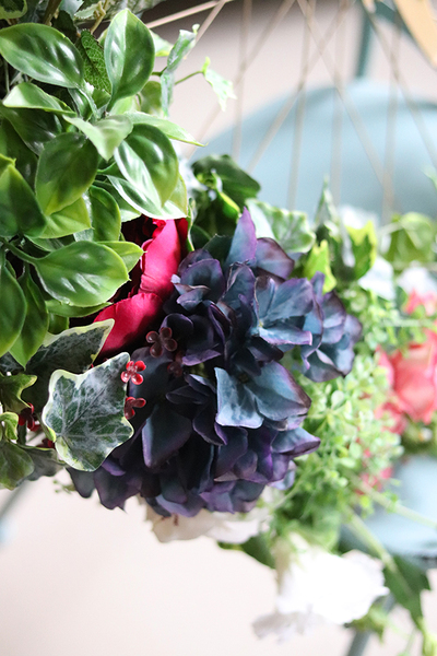 kwiatowa kompozycja na złotym kole, Martha Blue, śr.90cm, koło 56cm