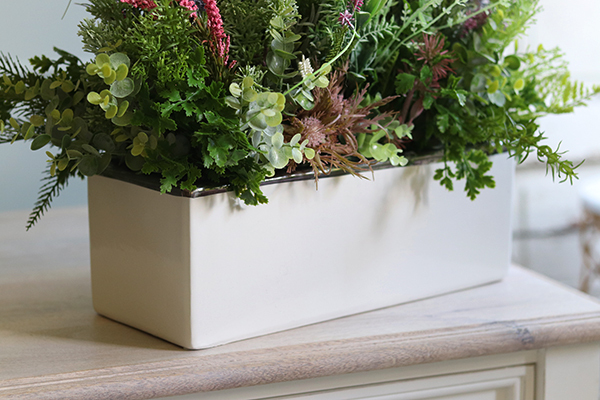 kompozycja z trawami w białej donicy, Felano, wys.76cm