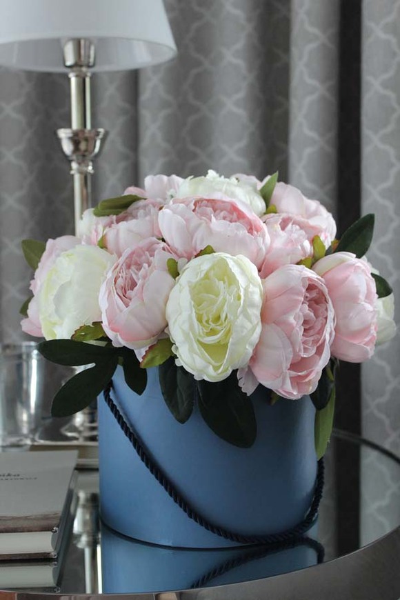 Berenika, efektowny flowerbox / kompozycja kwiatowa / bukiet, wys.29cm