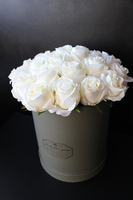 kompozycja kwiatowa / bukiet Flowerbox Roses Cream, wys.34cm