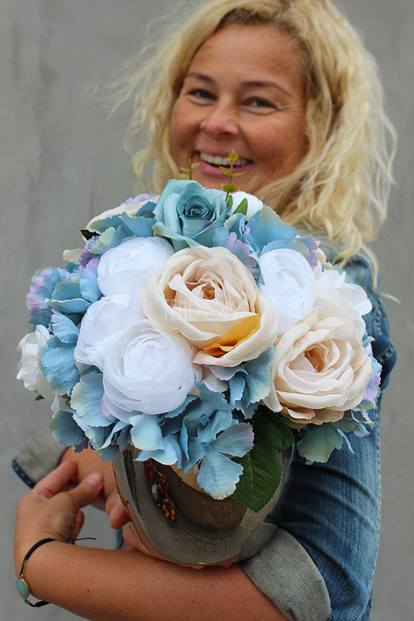 Sarmacja kompozycja kwiatowa w lustrzanym naczyniu/ bukiet wys.28cm