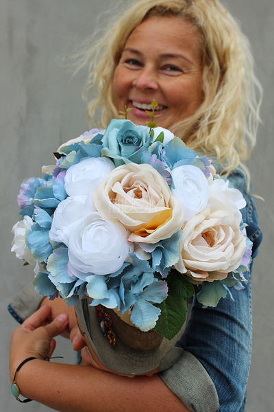 Sarmacja kompozycja kwiatowa w lustrzanym naczyniu/ bukiet wys.28cm