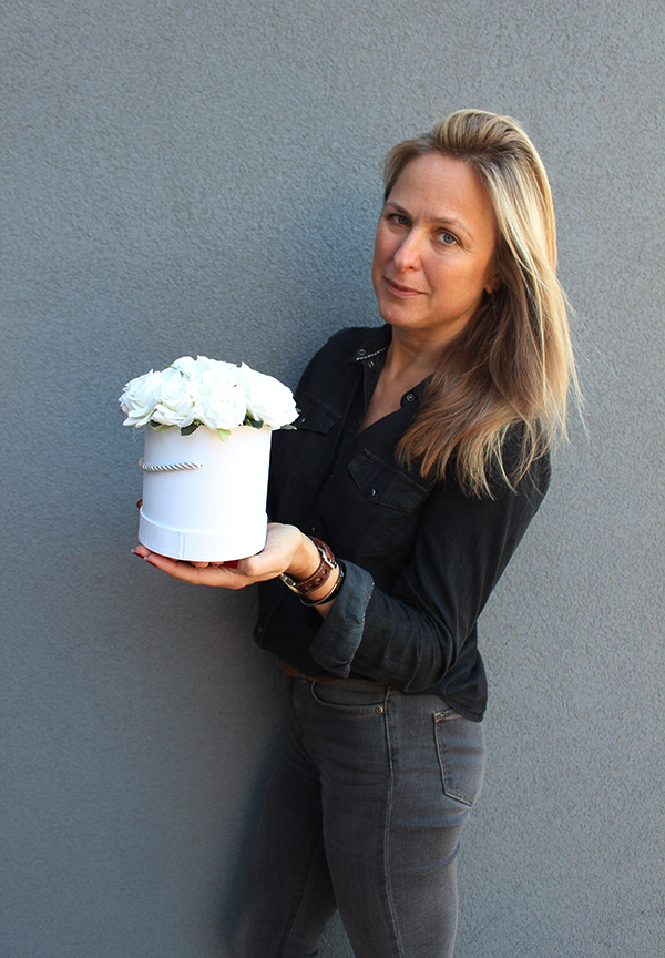 kompozycja kwiatowa / bukiet Flowerbox Rosa, wys.18cm