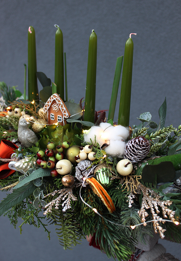 Orange Christmas, bożonarodzeniowy stroik ze świecami i lampkami led, wym.60x30x25cm