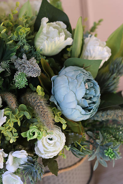 Bluena, wiosenna kompozycja kwiatowa w box'ie, wys.40cm