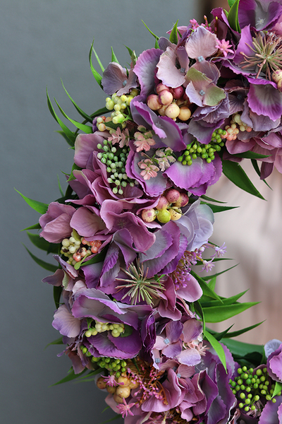 Nemora, gęsty fioletowy wianek na drzwi, śr.40cm