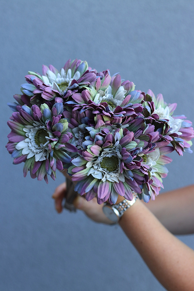 Gerbery Flamenco, bukiet fioletowo-niebieskich kwiatów, dł.51cm