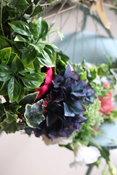 kwiatowa kompozycja na złotym kole, Martha Blue, śr.90cm, koło 56cm