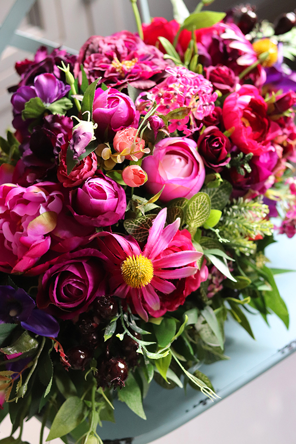 bogata kompozycja w ceramicznym naczyniu, Ekspresja, wys.32cm, dł.76cm