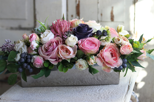 Alana Deluxe, kompozycja kwiatowa w lustrzanej donicy, wym. 22x35cm 