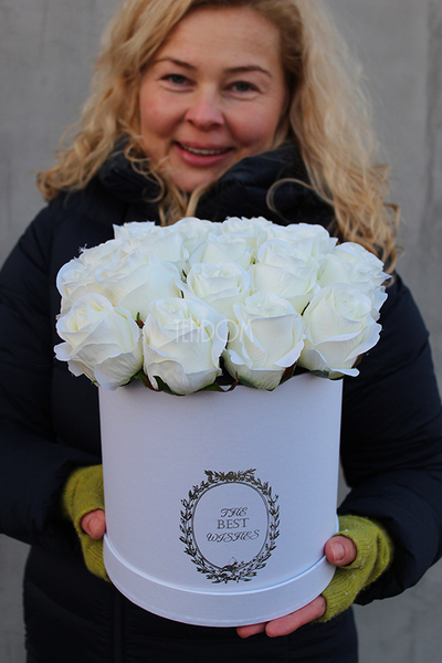 kompozycja kwiatowa / bukiet Flowerbox White&Ecru, wys.26cm