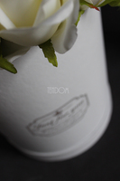 kompozycja kwiatowa / bukiet Flowerbox Roses Biel, wys.35cm