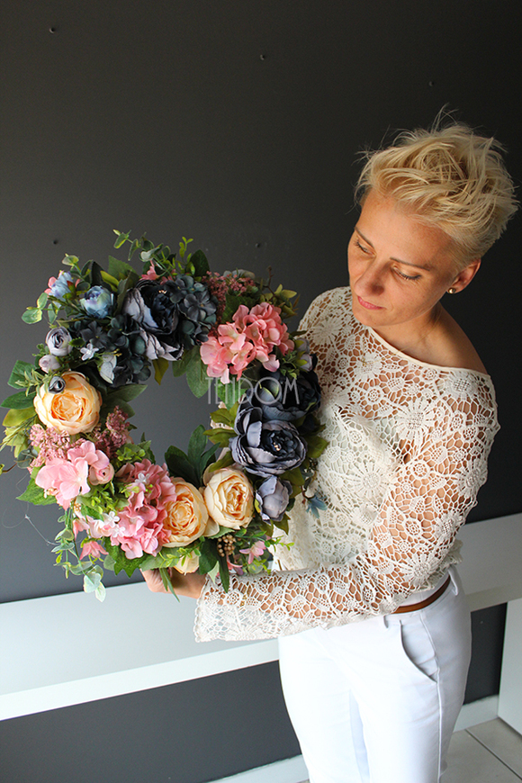 Caryca Katarzyna Kolory, efektowny wianek na drzwi, śr.43cm 