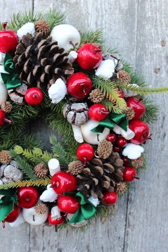 bożonarodzeniowy wianek na drzwi, Szyszki z Jabłkami, śr.27 cm 