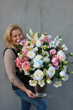 kompozycja / bukiet w aluminiowym naczyniu Sarmacja wys.70cm