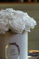 Białe Róże Premium, kompozycja kwiatowa / bukiet / flowerbox, wys.24cm