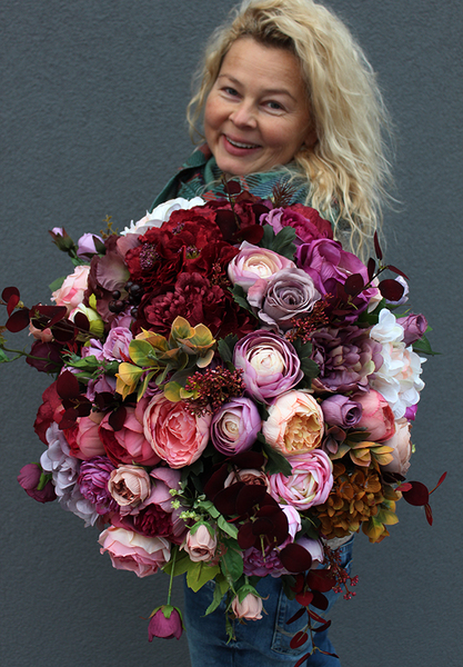 Dolores, luksusowa kompozycja kwiatowa w metalowej paterze, wym.40x56cm