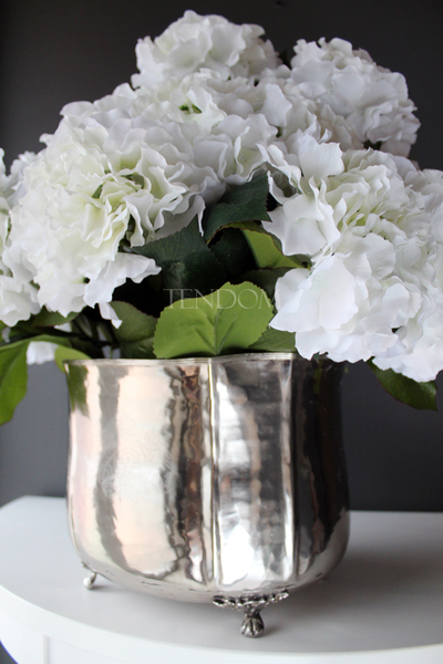 Hellada kompozycja hortensji w cynowanym ekskluzywnym naczyniu z herbem, wys.55cmx50cm