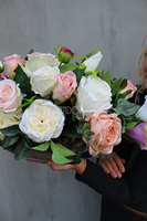 Jolanta Laos, efektowna kwiatowa kompozycja, wym. 55x36x30cm