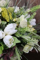 Zielone Marzenie, dekoracja kwiatowa w srebrnym naczyniu, wys.28cm