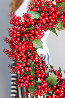 atrakcyjny wianek z czerwonych kulek Mondego Gedia, śr.40cm 