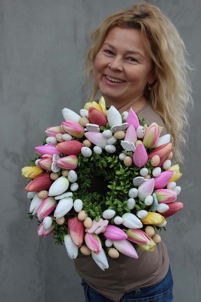 wielkanocny wianek na drzwi, Różowe Tulipany, śr.34cm