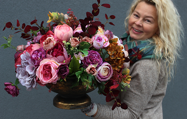 Dolores, luksusowa kompozycja kwiatowa w metalowej paterze, wym.40x56cm